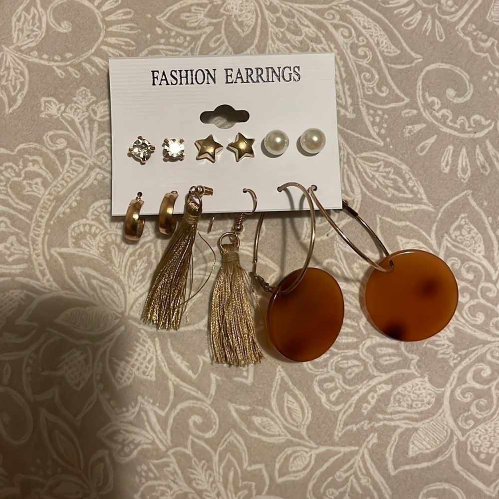 Women’s set of fashion earrings brand new​​​​​​​​ - Picture 2 of 4